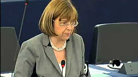 Dublin MEP Emer Costelle speaking in the European Parliament on reducing Ireland's seats