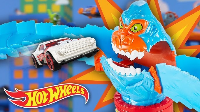Hot Wheels City Attacking Shark Escape Playset with 1 Toy Car in 1:64 Scale  
