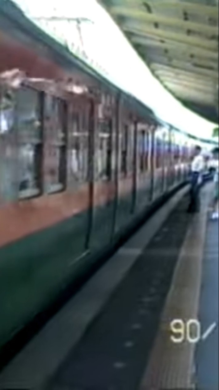 1990年・東京駅の記録映像113系 東海道本線 - YouTube