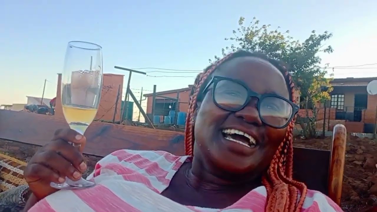 Видеоблог | Док наблюдает, как ее зимбабвийский подрядчик строит ее особняк | Наслаждаюсь закатом...