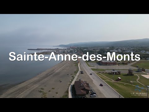 Sainte-Anne-des-Monts, Gaspésie, Québec, Canada, Survol par drone, Production cinématique 4K