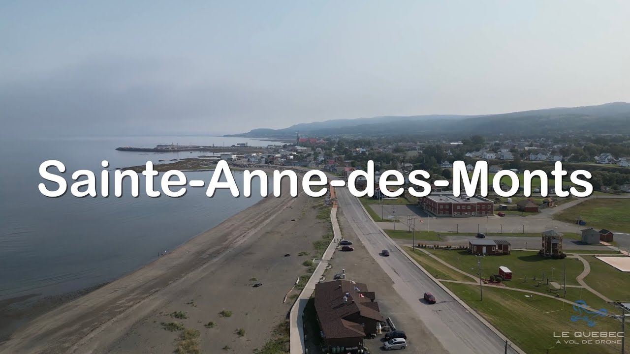 Sainte-Anne-des-Monts, Gaspésie, Québec, Canada, Survol par drone, Production cinématique 4K