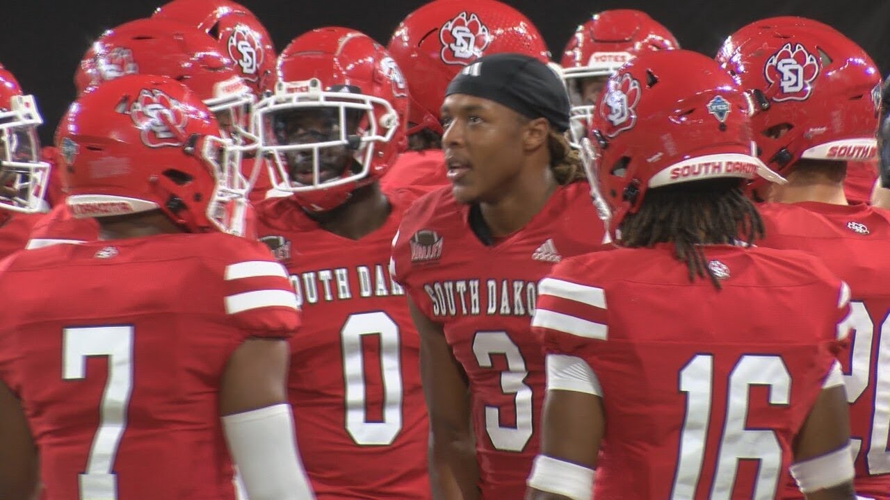 Yotes pick up last-second win in battle of FCS Top-25 teams