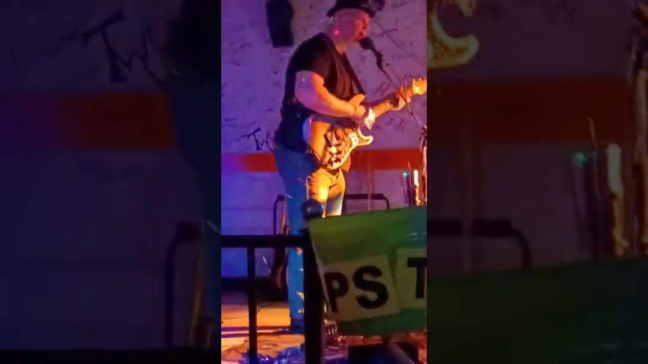 Big B at Max Dugan in Hazel Park, MI near Detroit on Nov 26, 2022, film by Michael prent.