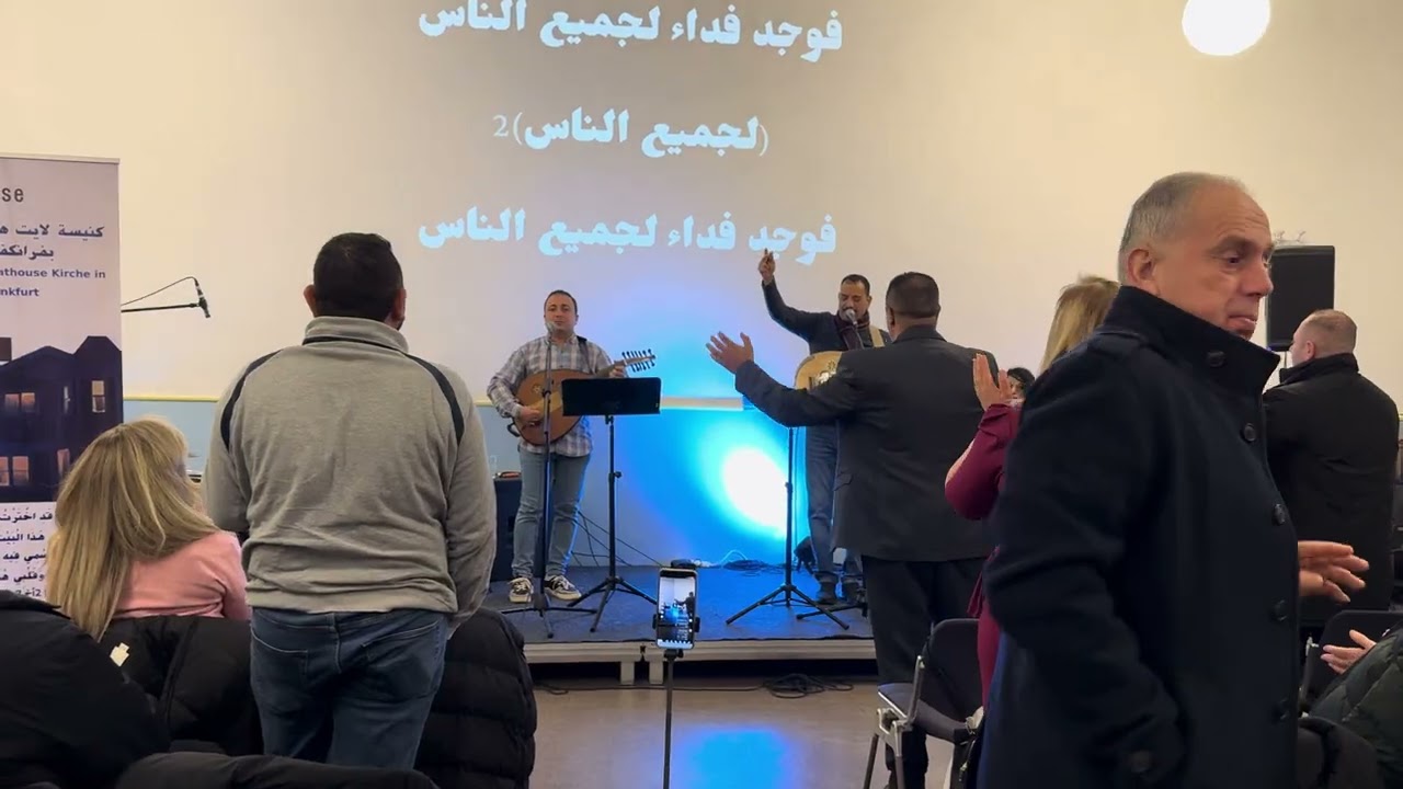 الشهد يقطر المرنم فايز عدلي والمرنم باسم إبراهيم 