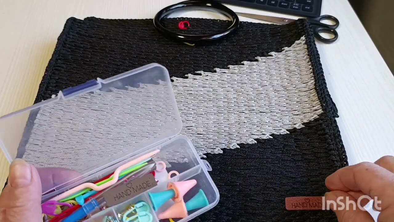 Продолжаю вязание сумки...пробую соединять