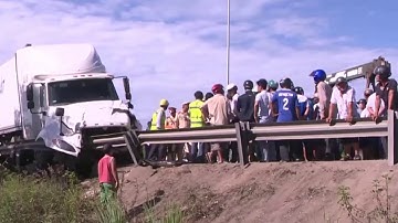 Xe rước dâu gặp tai nạn thảm khốc, chú rể và 12 người tử vong