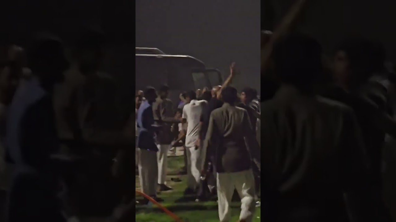 ‏🇪🇬 مواطنون مصريون  يهاجمون  " قافلة الصمود "  ويطالبونهم بالرحيل