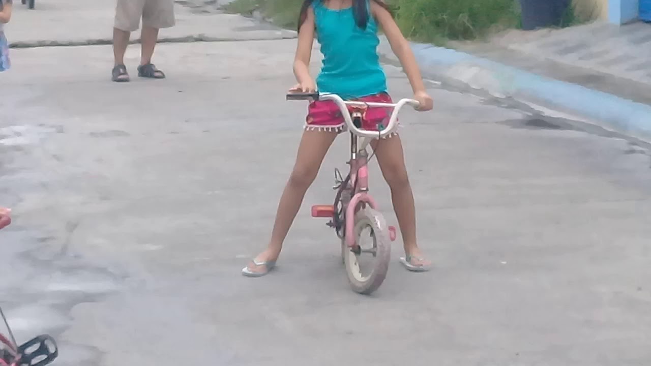 girl bikes without training wheels
