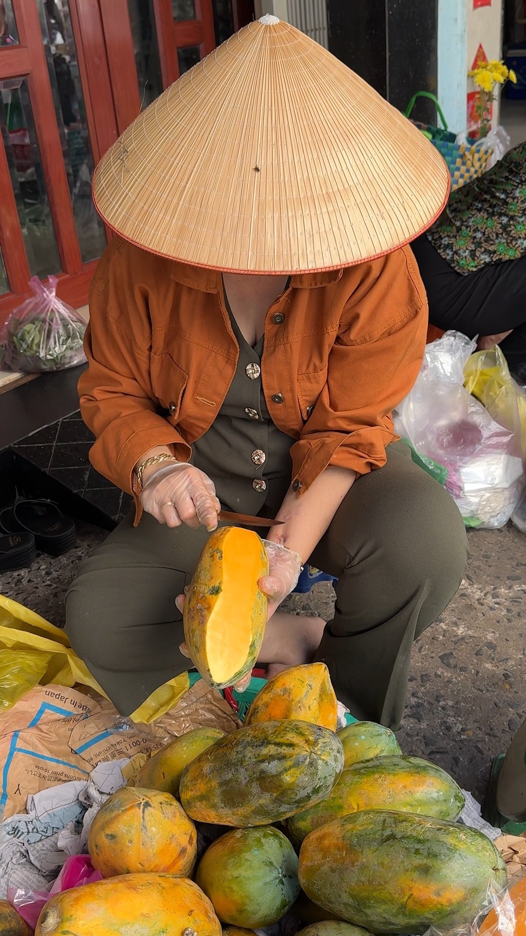 Only $1! Fresh Papaya from Vietnam - Fruit Cutting Skills