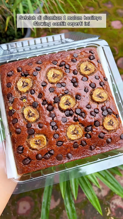 Just using bananas and 4 eggs, you can make 2 pans of super soft and moist banana bread😍 #shorts