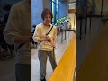 勝手にスタバに行く盲導犬