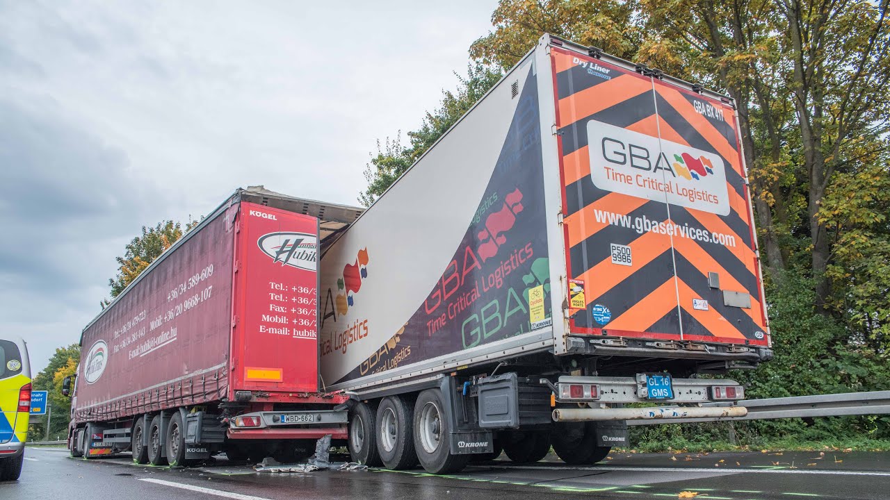 13.10.2022 - Sattelzüge verkeilen sich nach Unfall auf der A61
