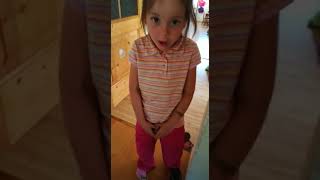 Was Hat Das Mädchen Zwischen Den Beinen What Has The Girl Between Her Legs?