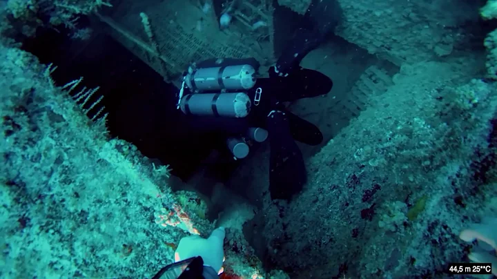 Paralenz Underwater Video - Wreck dive at the Hydr...