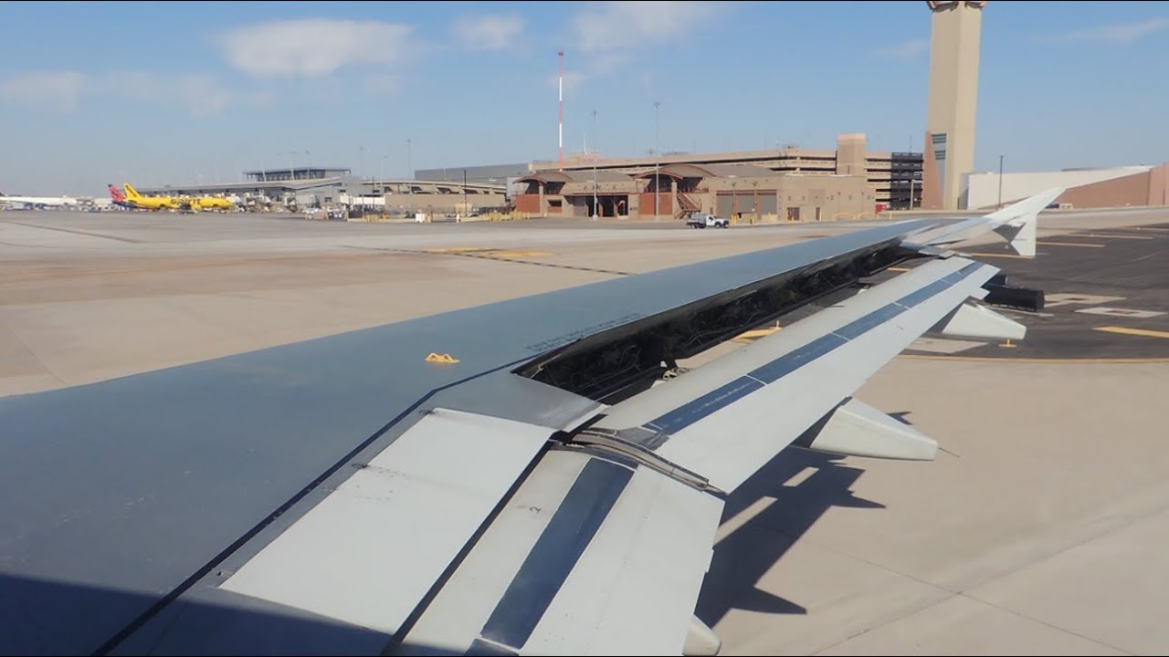 American Airlines Airbus A320-232 [N669AW] pushback, start up, and takeoff from PHX