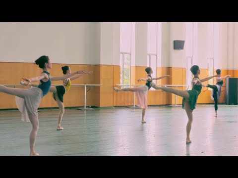 クラシックバレエスクール レッスン風景