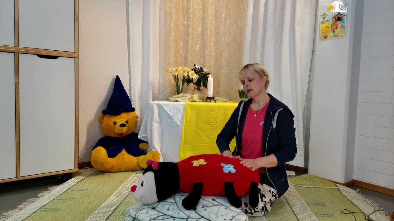 Satuhieronta: Pikku-Kisun pääsiäinen.