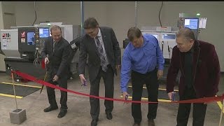 Ribbon cut for Eastern Gateway’s new machine lab