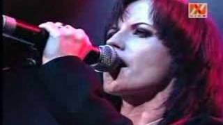 Dolores O'Riordan - Zombie (Live in Chile) chords