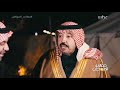 لحظة تناول علي العلياني وجبة العشاء مع الشاعر علي بن حمري