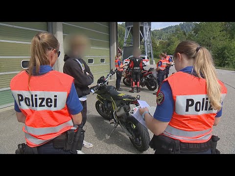 Steg / Sternenberg ZH: Polizei überprüft Motorradlenkende