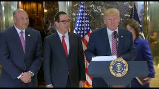 Trump doubles down on blaming "both sides" on Charlottesville