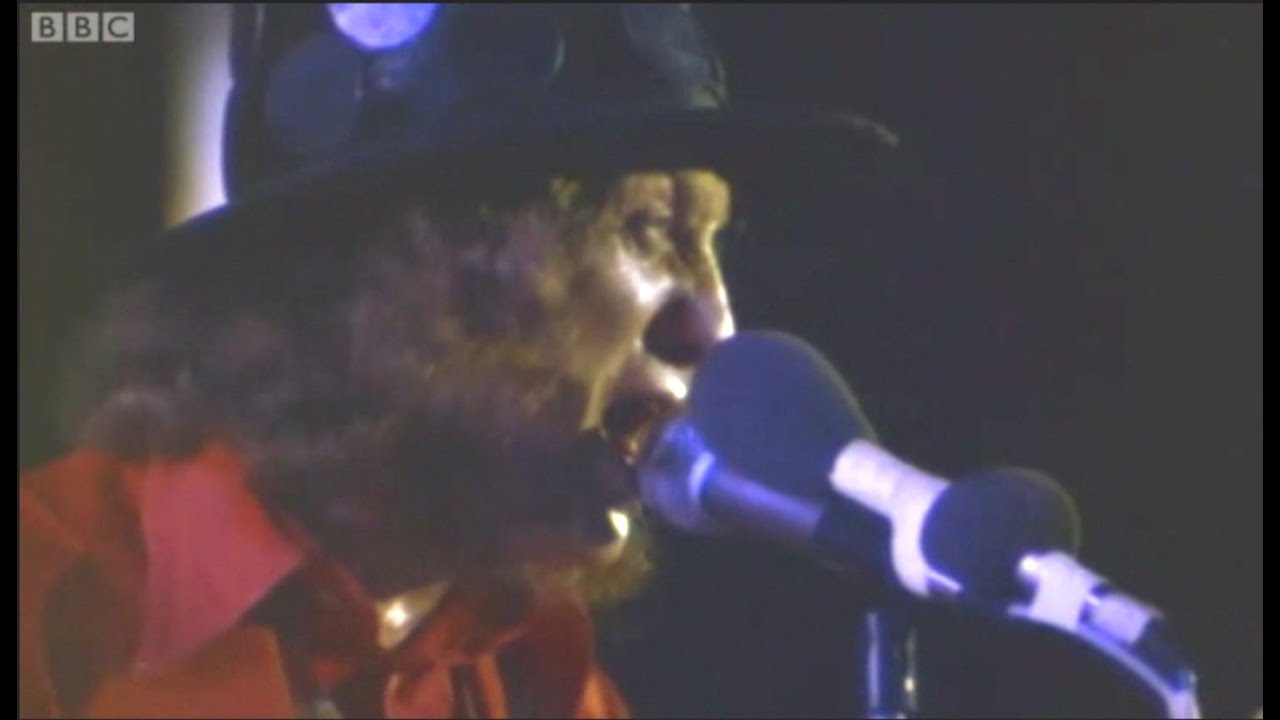 今日はSladeの曲'Skweeze Me Pleeze Me'が英国でNo1とった日みたいです