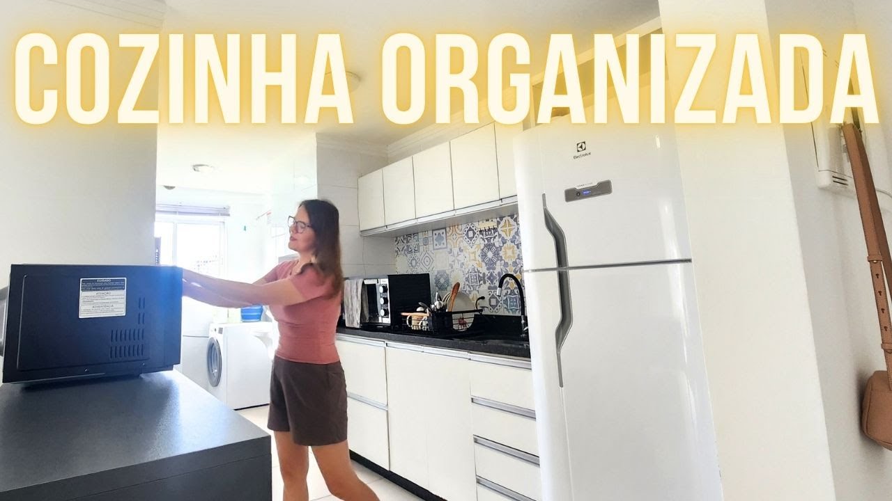 Tenho poucos e bons! COZINHA MINIMALISTA 