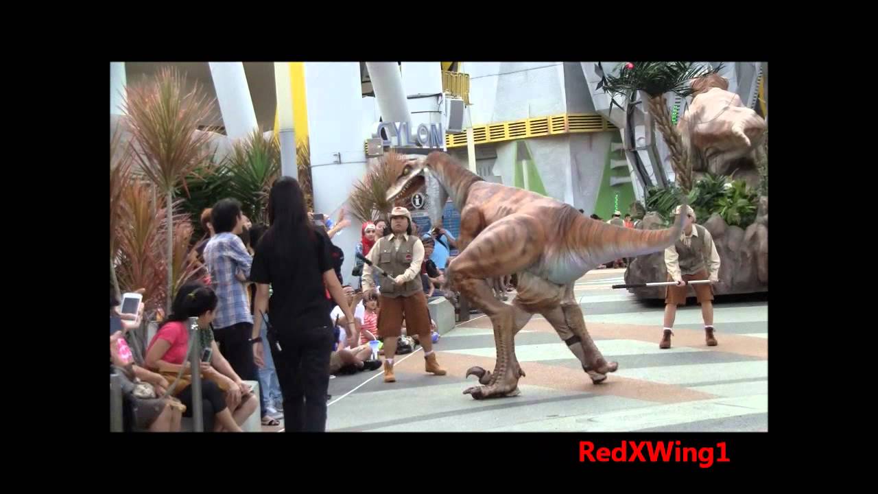Universal Studios Singapore - Hollywood Dreams Parade 2013