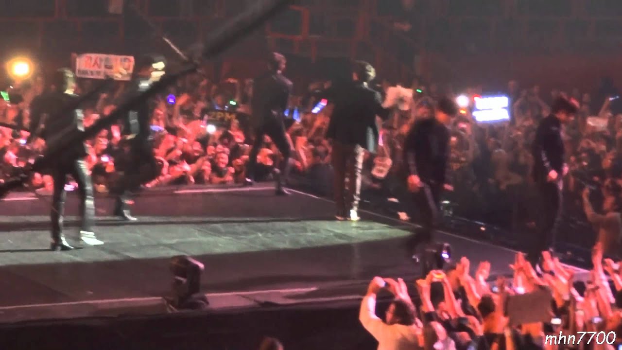 [HD fancam] 120208 all artists - Run To You ending @ Music Bank Paris