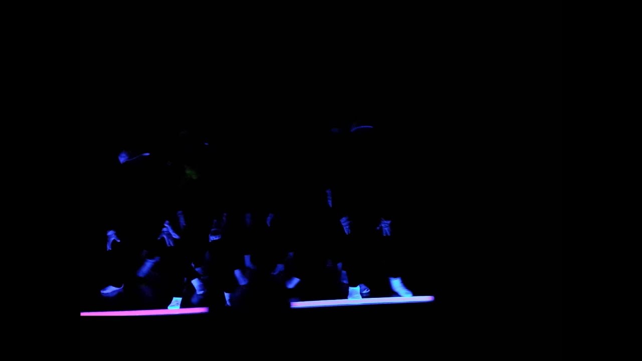 Schwarzlichttheater Klasse 4 a