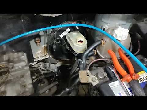 Vídeo: Como consertar o alinhamento em um carro (com fotos)