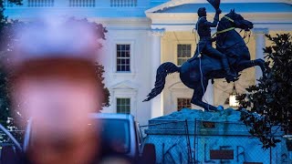 Demonstranten Wollen Präsidenten-Statue Vor Weißem Haus Stürzen