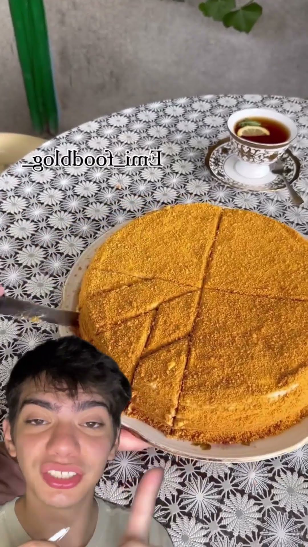 O jeito certo de cortar bolo! ?✨ Fatias perfeitas pra todo mundo, sem faltar e sem exagerar.