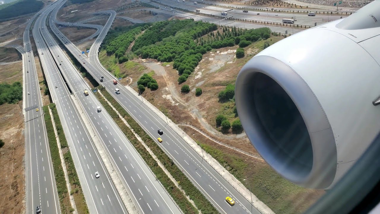 Landing at Istanbul Airport | 737-800