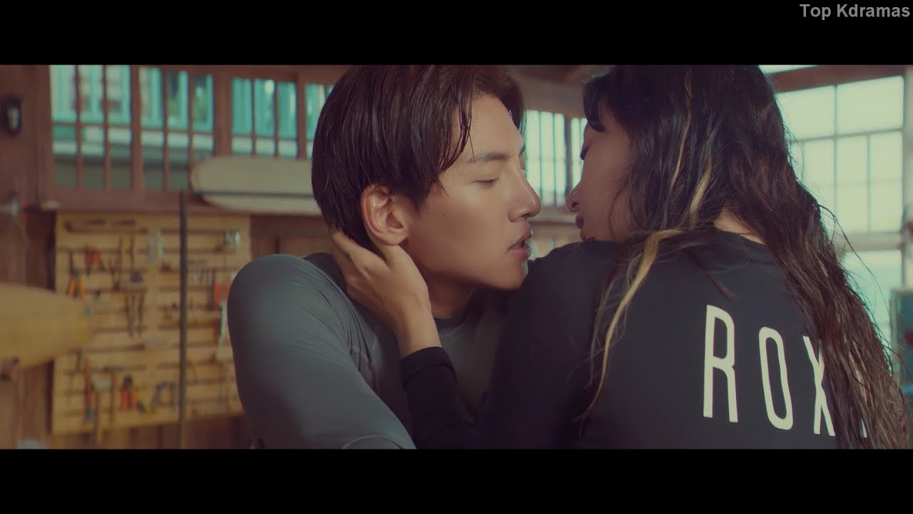 Lovestruck in the City E2 kiss scene between Ji Chang-wook and Kin