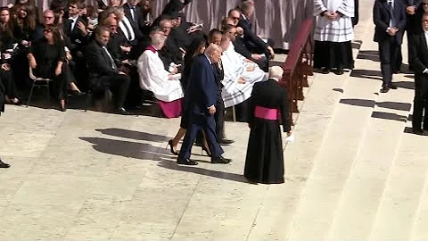 Pope Francis funeral: President Trump and First Lady Melania Trump arrive | Raw video