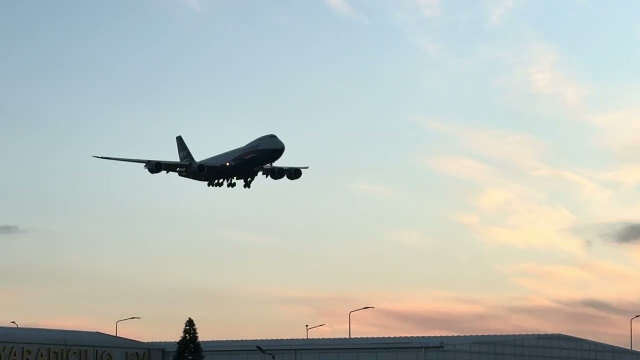 SilkWay Boeing 747-8 landing at sunset🌄