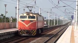 E218電力機車單機北上快速通過麟洛車站