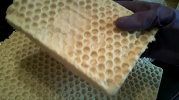 Making and Cutting Honey Blossom Soap / Honeycomb pattern with bubble wrap