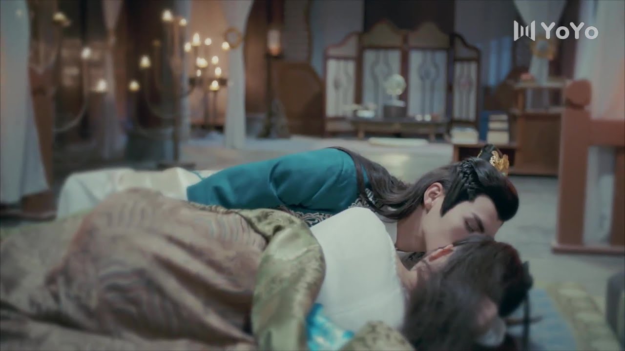 Император тайно заботится об уродливой имперской наложнице, они снова миролюбивы.