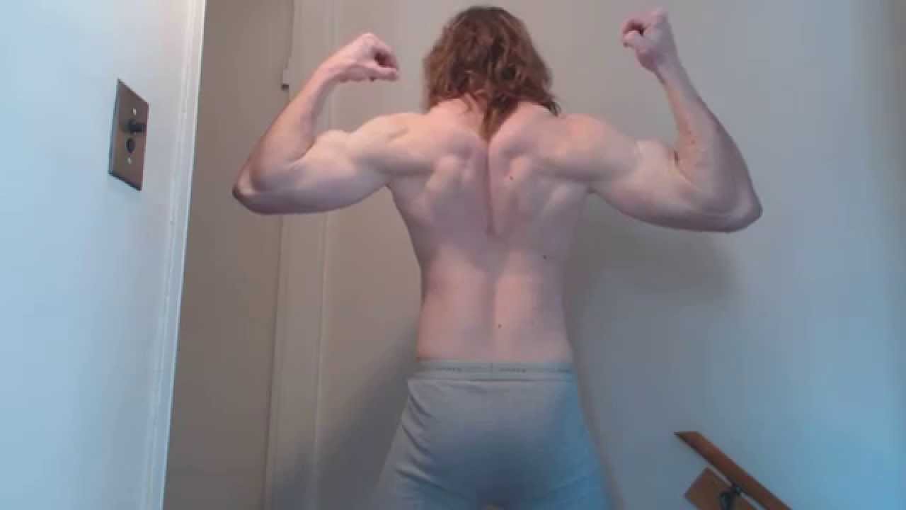19 Year Old Bodybuilder - Flexing Ripped Back Muscle!