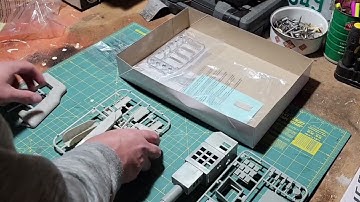 Space: 1999 Commlok & Stun Gun Model Kit 2021