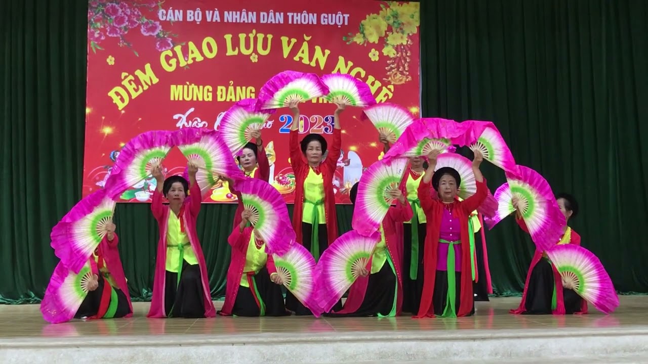 múa chèo công đức sinh thành thôn guột