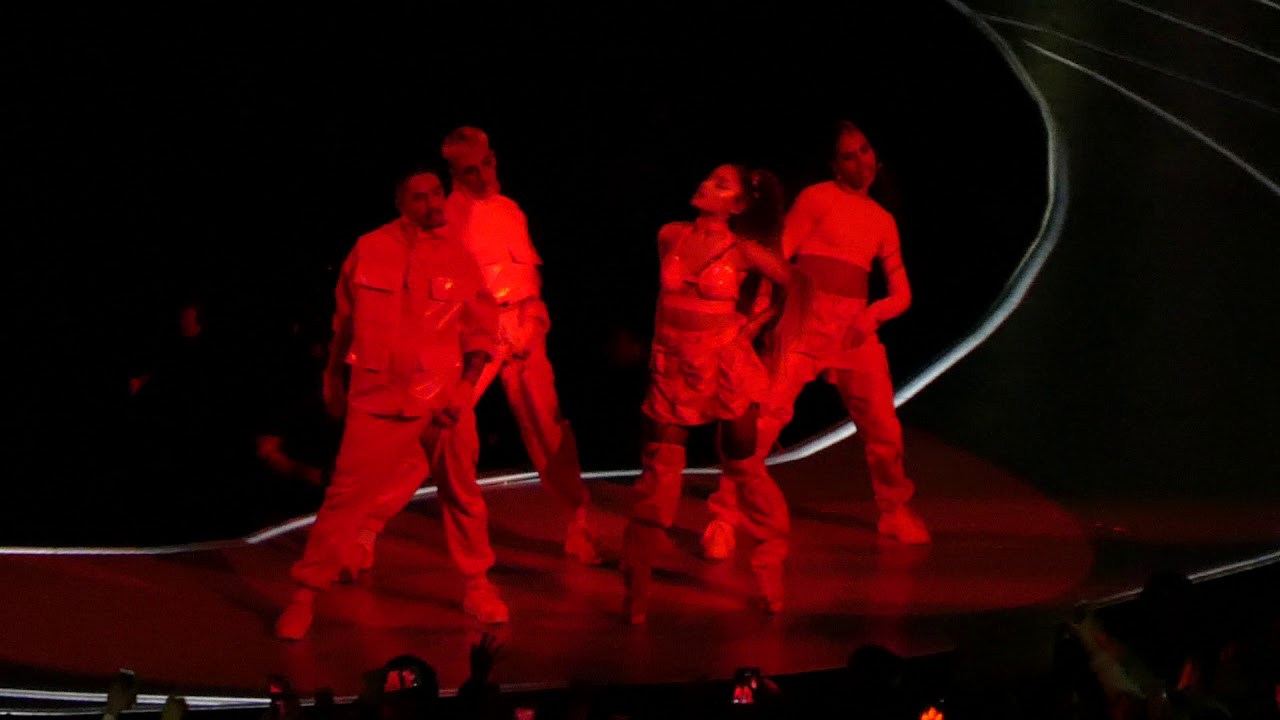 Ariana Grande  - The Light Is Coming (Live in Philadelphia Sweetener World Tour 2019)