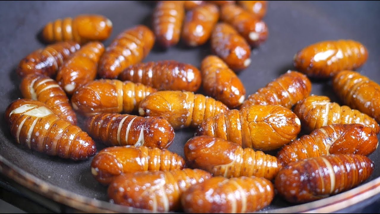 Cooking silkworm pupae - YouTube