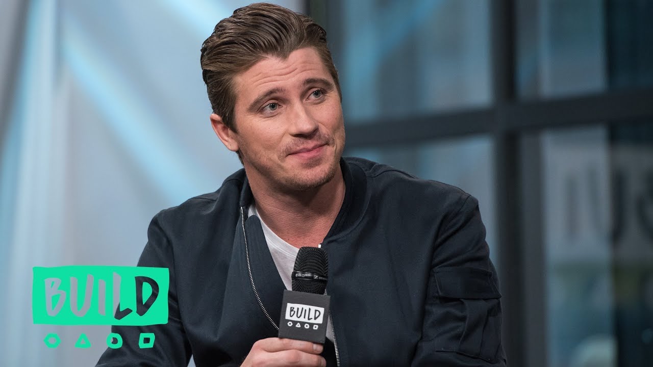 How Garrett Hedlund Gained And Lost Weight For “Mosaic” - YouTube