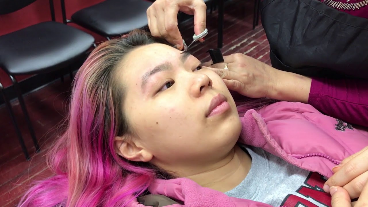 Threading Eyebrows in Chicago (VEDIF#18) | cocohong