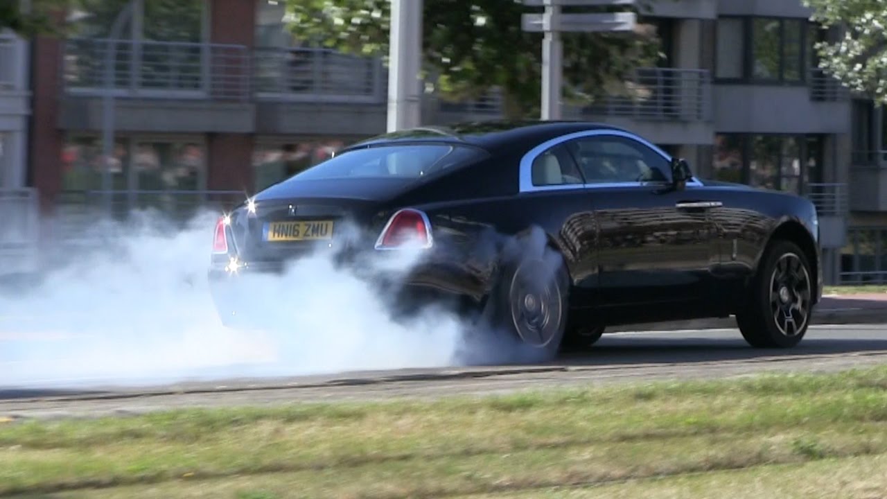 ROLLS ROYCE WRAITH DOING A BURNOUT!!